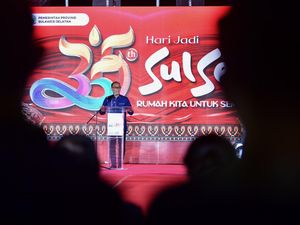 Pj Gubernur Sulsel Ajak Stakeholder Pakai Baju Desainer Muda demi Ekonomi Pj Gubernur Sulsel Ajak Stakeholder Pakai Baju Desainer Muda demi Ekonomi