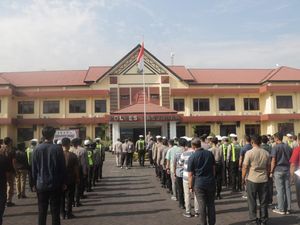 Apel Siaga Pelantikan Presiden-Pengamanan Pilkada Jatim 2024 di Pasuruan Apel Siaga Pelantikan Presiden-Pengamanan Pilkada Jatim 2024 di Pasuruan