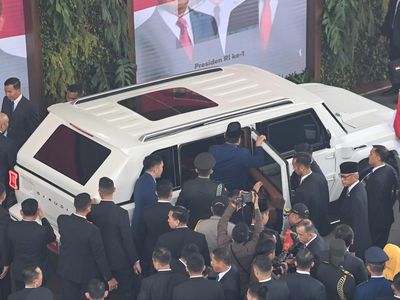 Potret Prabowo Naik Maung Tinggalkan Kompleks Parlemen