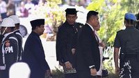 Jokowi Tiba di Gedung Parlemen, Disambut Prabowo