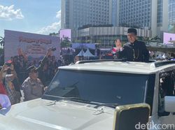 Lambaian Tangan Jokowi Saat Pamitan ke Rakyat di Bundaran HI