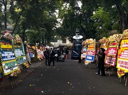 Kediaman Prabowo Dibanjiri Karangan Bunga Jelang Pelantikan Presiden