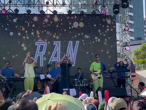 Video: Keseruan Dewa 19-RAN Tampil di Panggung Rakyat Pelantikan Prabowo-Gibran Video: Keseruan Dewa 19-RAN Tampil di Panggung Rakyat Pelantikan Prabowo-Gibran