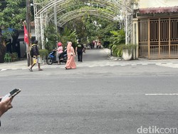 Dari Blitar Lusi Datangi Kediaman Jokowi di Sumber Solo: Ingin Bertemu-Salaman
