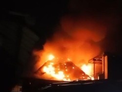 Rumah Terbakar Akibat Korsleting Listrik, Korban Rugi Rp 100 Juta