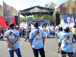 Suasana Depan Istana Merdeka Saat Pelantikan Presiden-Wakil Presiden Suasana Depan Istana Merdeka Saat Pelantikan Presiden-Wakil Presiden