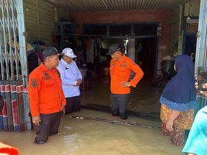 4.575 Warga Mengungsi Akibat Banjir di Desa Sosok Sanggau 4.575 Warga Mengungsi Akibat Banjir di Desa Sosok Sanggau