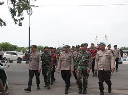 TNI-Polri di Sampang Patroli Saat Pelantikan Presiden Hari Ini