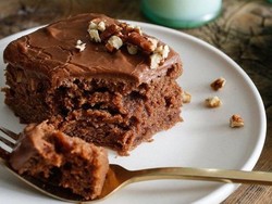 5 Pengunjung Ini Kesal Kena Biaya Tambahan Saat Bawa Kue ke Restoran