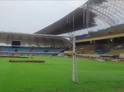 Hujan Deras dan Angin di Bekasi, Atap Stadion Wibawa Mukti Terempas