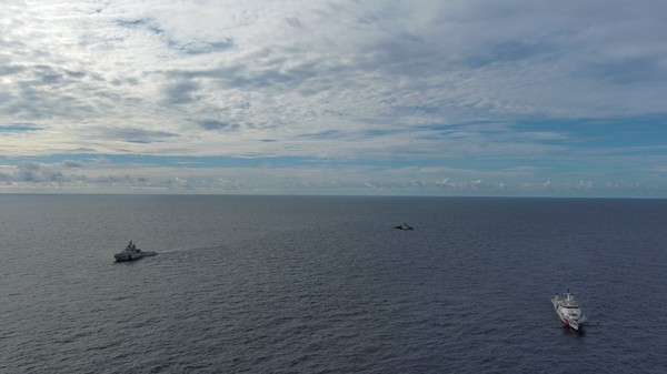 Bakamla RI melalui unsur Kapal Negara (KN) Tanjung Datu-301, mengusir kapal China Coast Guard (CCG) 5402 dari Laut Natuna Utara. Kapal China Coast Guard diusir dari wilayah yurisdiksi Indonesia, Senin (21/10/2024).