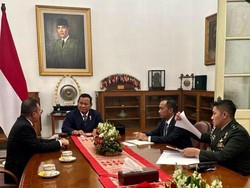 Momen Prabowo Langsung Beri Arahan Malam-malam di Istana