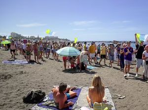 Warga Canary Demo Kelilingi Hotel, Turis Ngumpet Takut Keluar