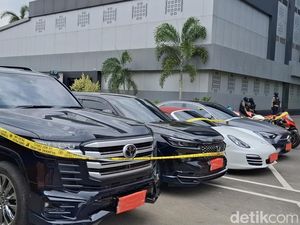 Polisi Sita Rumah-Kendaraan Mewah Pengusaha Illegal Mining di Muara Enim Polisi Sita Rumah-Kendaraan Mewah Pengusaha Illegal Mining di Muara Enim