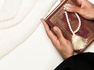 Bacaan Sholawat Rajab beserta Dzikirnya Lengkap Arab, Latin, dan Artinya Bacaan Sholawat Rajab beserta Dzikirnya Lengkap Arab, Latin, dan Artinya