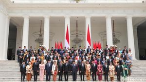 Potret Prabowo-Gibran Bersama Menteri Kabinet Merah Putih di Istana