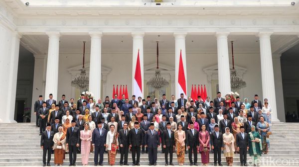 Potret Prabowo-Gibran Bersama Menteri Kabinet Merah Putih di Istana