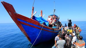 Potret Imigran Rohingya Terombang-ambing di Perairan Aceh Selatan