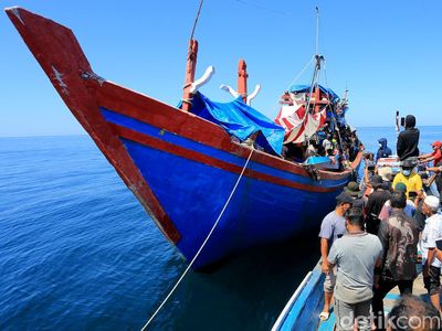 Potret Imigran Rohingya Terombang-ambing di Perairan Aceh Selatan