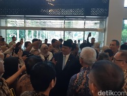 Jadi Menko Perekonomian Lagi, Airlangga Disambut Pegawai
