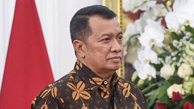 Purwadi Arianto berjalan saat dipanggil Presiden Prabowo Subianto dalam pengumuman jajaran menteri Kabinet Merah Putih di Istana Merdeka, Jakarta, Minggu (20/10/2024). Purwadi Arianto ditunjuk oleh Presiden Prabowo sebagai Wamen Pendayagunaan Aparatur Negara dan Reformasi Birokrasi.ANTARA FOTO/Muhammad Adimaja