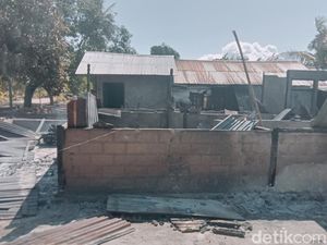 49 Rumah di NTT Hangus Dibakar-1 Tewas gegara Konflik Rebutan Tanah Adat 49 Rumah di NTT Hangus Dibakar-1 Tewas gegara Konflik Rebutan Tanah Adat