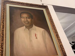 Video Lukisan Jokowi Sudah Terpampang di Istana Negara Video Lukisan Jokowi Sudah Terpampang di Istana Negara