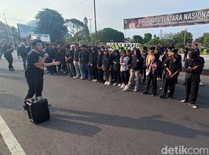 Mahasiswa Purwokerto Gelar Aksi Berkabung Sambut Pemerintahan Prabowo-Gibran