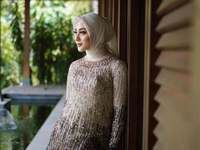 Margin Wieheerm Tak Lupakan Pendidikan Usai Jadi Istri Ali Syakieb dan Ibu