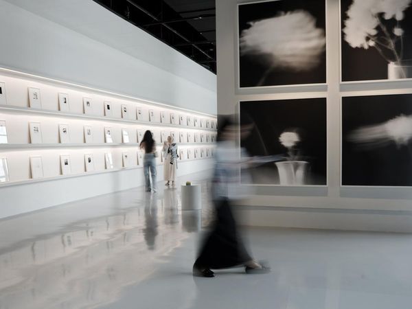 Melihat Karya Fotografi Abstrak-Seni Hitam Putih dalam Pameran 365