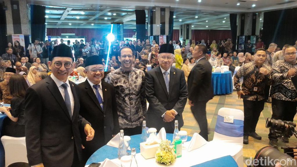 Potret Nadiem Menyambut Mendikdasmen, Mendiktisaintek dan Menbud Potret Nadiem Menyambut Mendikdasmen, Mendiktisaintek dan Menbud