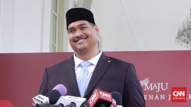 Menpora Dito Ariotedjo usai dilantik sebagai Menpora periode 2024-2029 di Istana Negara, Jakarta, Senin (21/10). (CNN Indonesia/Khaira Putri)