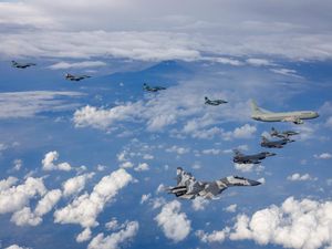 TNI AU Ungkap Sosok Naga Fotografer Formasi Jet Tempur yang Kawal Jokowi TNI AU Ungkap Sosok Naga Fotografer Formasi Jet Tempur yang Kawal Jokowi