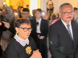Momen Haru Sertijab, Menlu dan 3 Wamen Antar Retno Marsudi ke Mobil