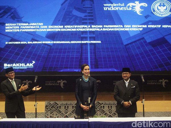 Momen Sandiaga Uno Sertijab ke Dua Menteri Baru