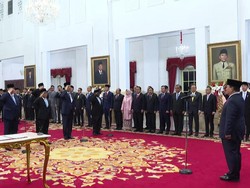 Prabowo Resmi Lantik 7 Menko, 41 Menteri, dan 6 Pejabat Setingkat Menteri