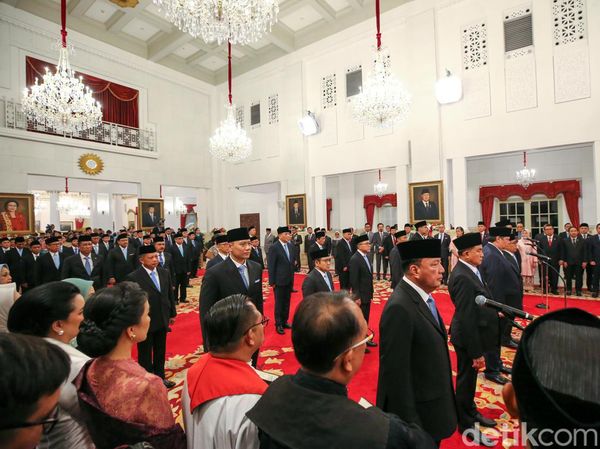 Momen Pelantikan 48 Menteri Kabinet Merah Putih di Istana Negara