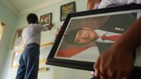 Pemasangan Foto Presiden dan Wapres di Sekolah hingga Instansi