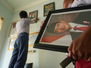 Pemasangan Foto Presiden dan Wapres di Sekolah hingga Instansi