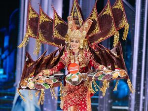 7 Foto Nova Liana Pamer Kostum Masakan Padang di Miss Grand International 2024 7 Foto Nova Liana Pamer Kostum Masakan Padang di Miss Grand International 2024