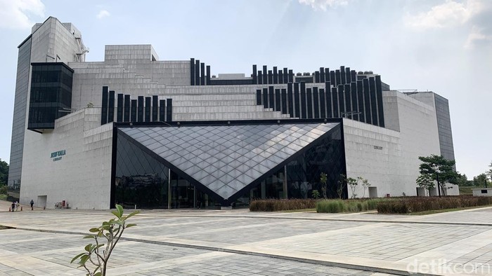 Perpustakaan Jusuf Kalla resmi dibuka, dengan fasilitas yang lengkap. Perpustakaan yang berlokasi di Jalan Raya Jakarta-Bogor KM 33, Cisalak, Sukmajaya, Kota Depok, Jawa Barat, ini menyediakan ruang yang nyaman dan modern.