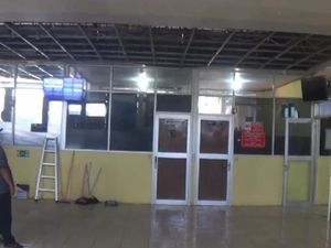 Brakk.. Plafon RSUD dr Soeroto Ngawi Ambrol, Pasien-Pengunjung Berhamburan