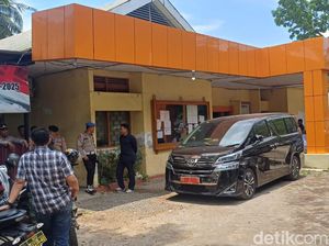 Plt Bupati Maros Suhartina Diperiksa Bawaslu Dugaan Kampanye Kotak Kosong Plt Bupati Maros Suhartina Diperiksa Bawaslu Dugaan Kampanye Kotak Kosong