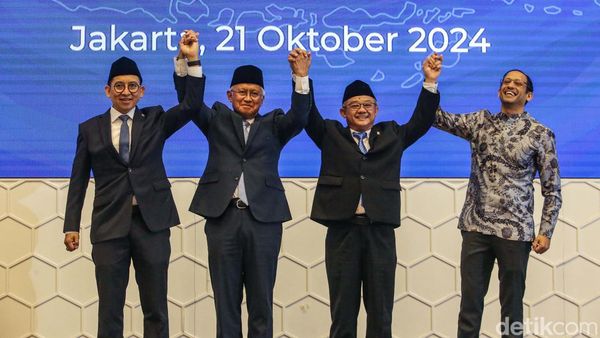 Pose Nadiem Makarim dan Tiga Menteri Penerusnya