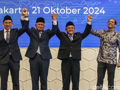 Pose Nadiem Makarim dan Tiga Menteri Penerusnya