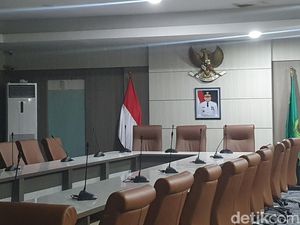 Masih Proses Cetak, Pemprov Sumsel Belum Pasang Foto Prabowo-Gibran Masih Proses Cetak, Pemprov Sumsel Belum Pasang Foto Prabowo-Gibran