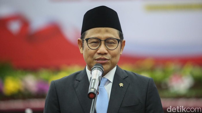 Menko PMK Periode 2019-2024 Muhadjir Effendy berbarengan dengan Menko Bidang Pemberdayaan Masyarakat Muhaimin Iskandar di Menko PMK, Jakarta, Senin (21/10/2024).