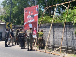 Relawan Gus Par-Pandu Protes Penurunan Baliho di Karangasem Tebang Pilih