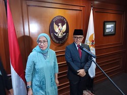 Serahkan Jabatan MenPAN-RB ke Rini Widyantini, Anas: Ibu Rini Orang Dalam