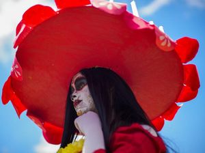 Video: Saat London Dipenuhi Ribuan Zombie Video: Saat London Dipenuhi Ribuan Zombie